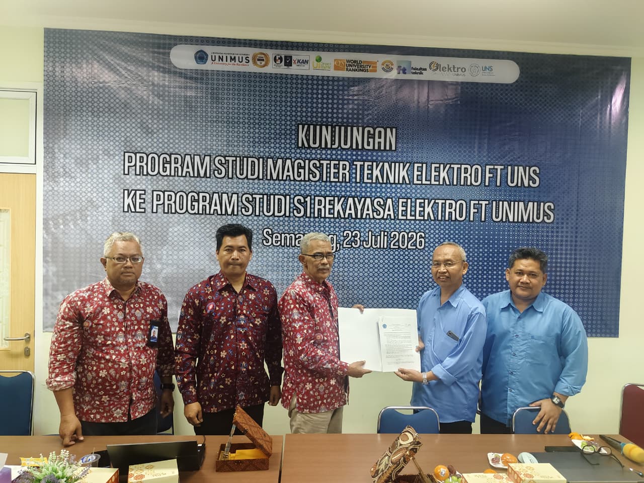 Read more about the article Kunjungan Akademik & Penandatanganan Kerja Sama Magister Teknik Elektro UNS